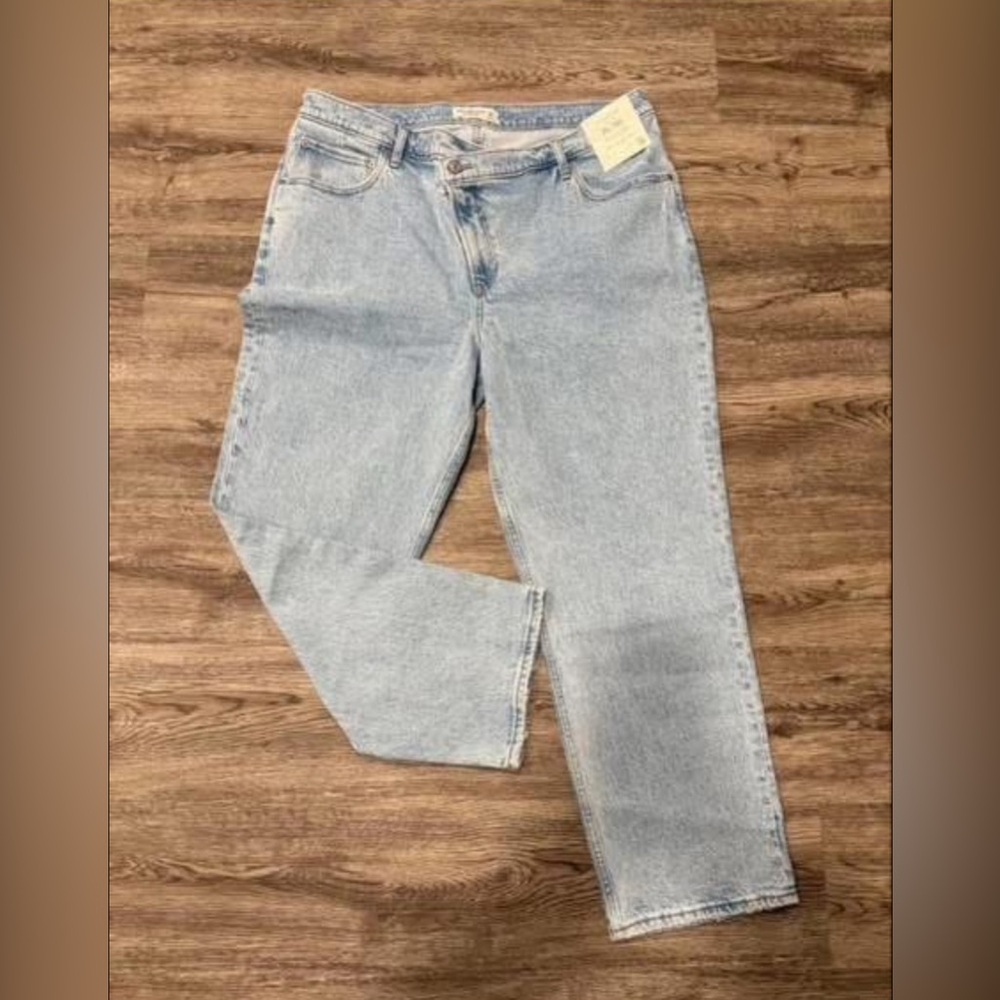 Ultra High Rise 90s Straight Jean